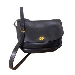 Vintage Coach Black Leather Turn Key Cross Body Bag 9790 ASIS